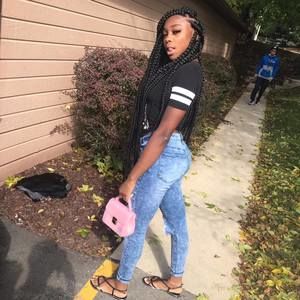 Meet your Posher, Alexis